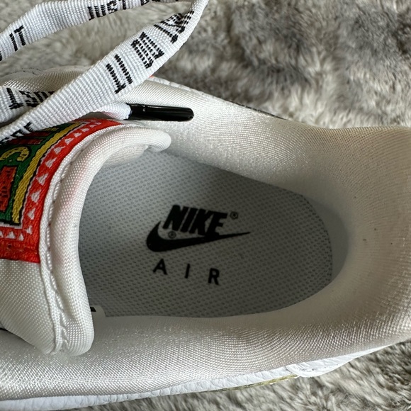 Limited Edition Nike Tennis shoes white with patches. Brand New. - Picture 13 of 13